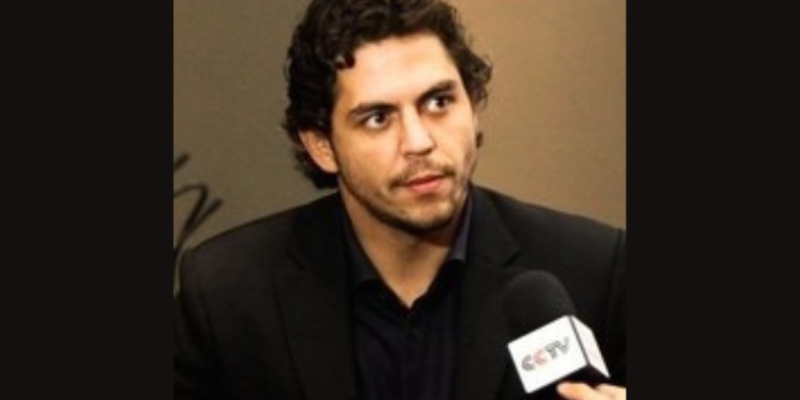 Thiago Viana analisa como o ambiente impacta decisões no Poker.