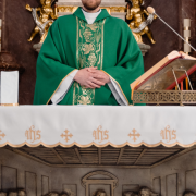 Pe. Jose Eduardo de Oliveira e Silva mostra como a liturgia é um encontro vivo com Deus, além dos ritos.