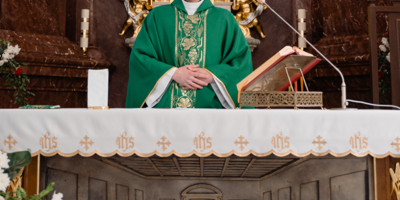 Pe. Jose Eduardo de Oliveira e Silva mostra como a liturgia é um encontro vivo com Deus, além dos ritos.