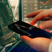 Construir uma carteira de investimentos sólida em tempos de incerteza exige estratégia, disciplina e visão de longo prazo — análise destacada por Francisco Gonçalves Perez.