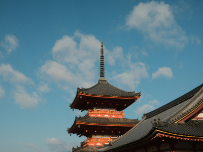 Casas de banho no Japão: Alberto Toshio Murakami explica como etiqueta e tecnologia transformam um hábito cotidiano em experiência cultural.