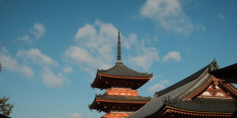 Casas de banho no Japão: Alberto Toshio Murakami explica como etiqueta e tecnologia transformam um hábito cotidiano em experiência cultural.