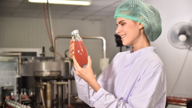 A análise de compatibilidade química em embalagens plásticas para suplementos, segundo Elias Assum Sabbag Junior, garante segurança e qualidade.
