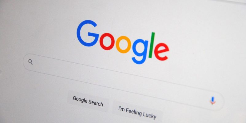 Tela exibindo a página inicial do Google com opções de pesquisa.